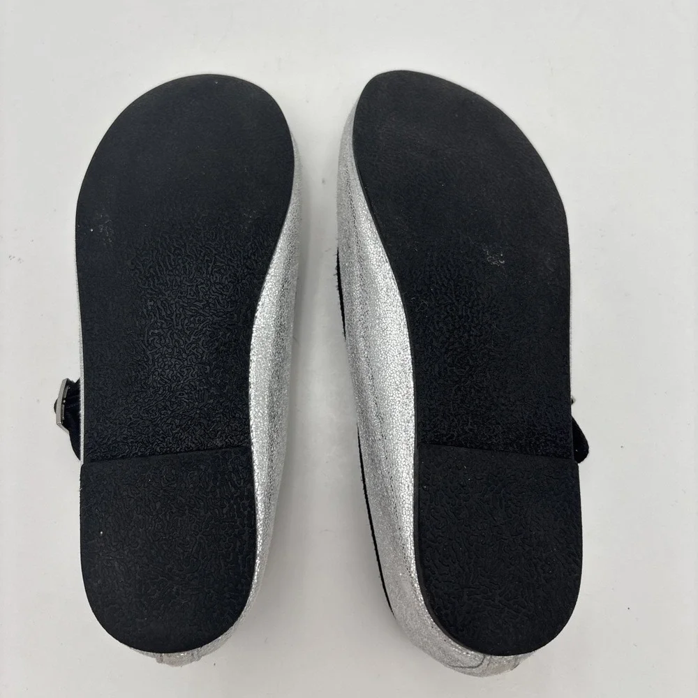 BCBG‎ Girls Silver Buckle Mary Jane Flats Girls Round Toe Low Top Rubber Sole